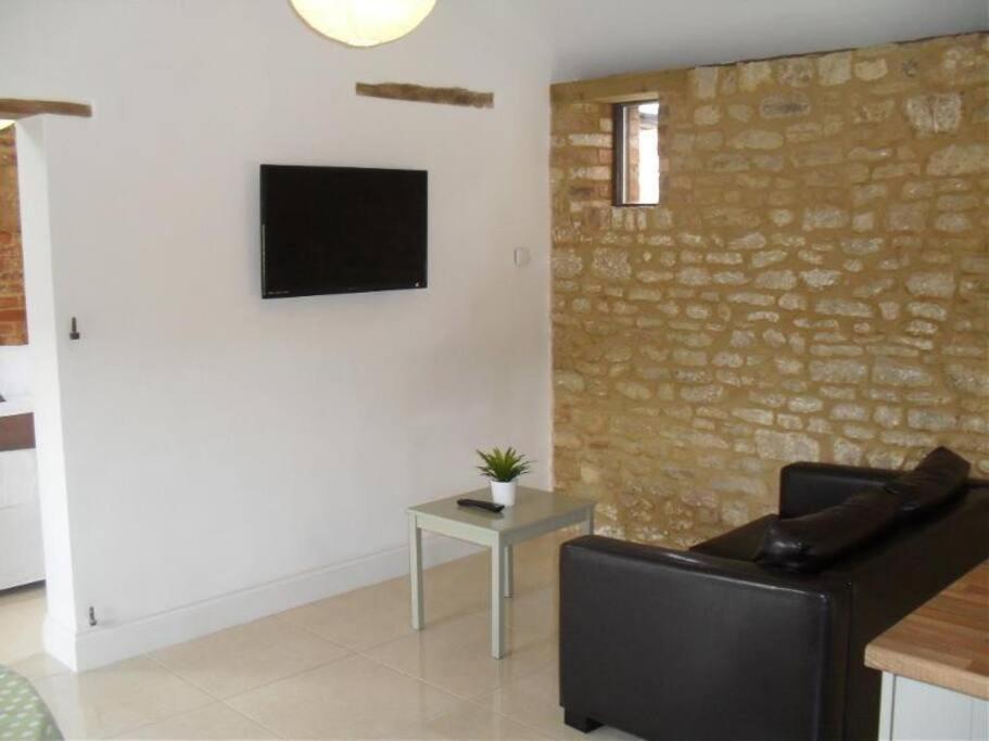 Mole Hole Apartment Towcester Exterior photo
