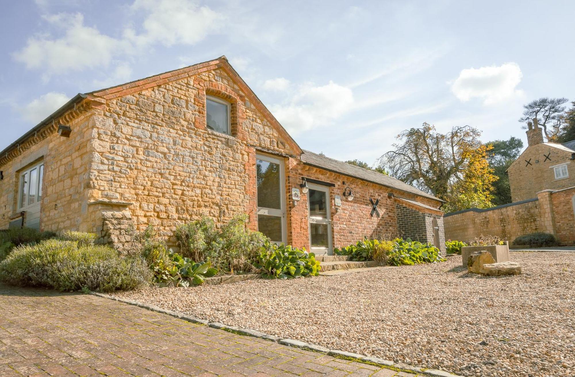 Mole Hole Apartment Towcester Exterior photo